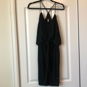 Venus dress NWOT size l knotted front very flattering